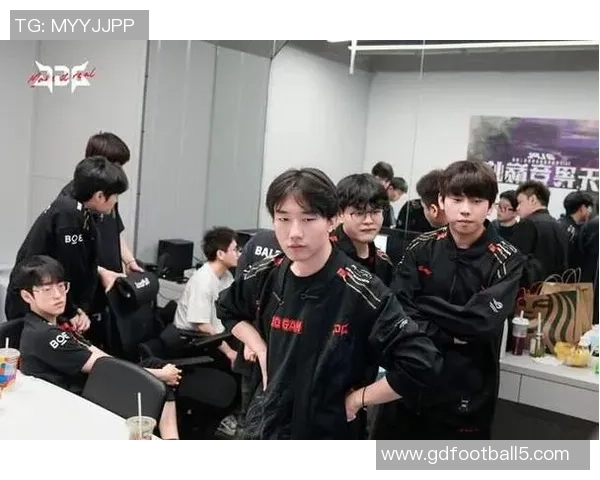 BLG与TES激烈对决赛况分析 谁将笑傲LPL顶尖对抗战场